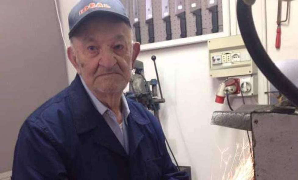 Addio ad Armido, lo storico arrotino che ha amato Massa