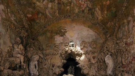 Chiusa per il coronavirus la Grotta del Buontalenti riapre almeno sul web