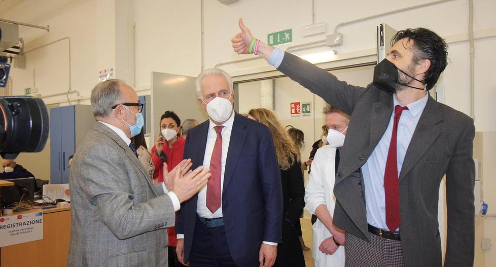 Primi vaccinati al Centro Covid Pegaso La prof : «Così torno in classe serena» 
