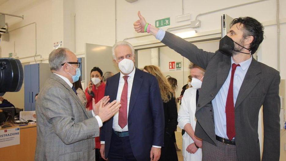 Primi vaccinati al Centro Covid Pegaso La prof : «Così torno in classe serena»