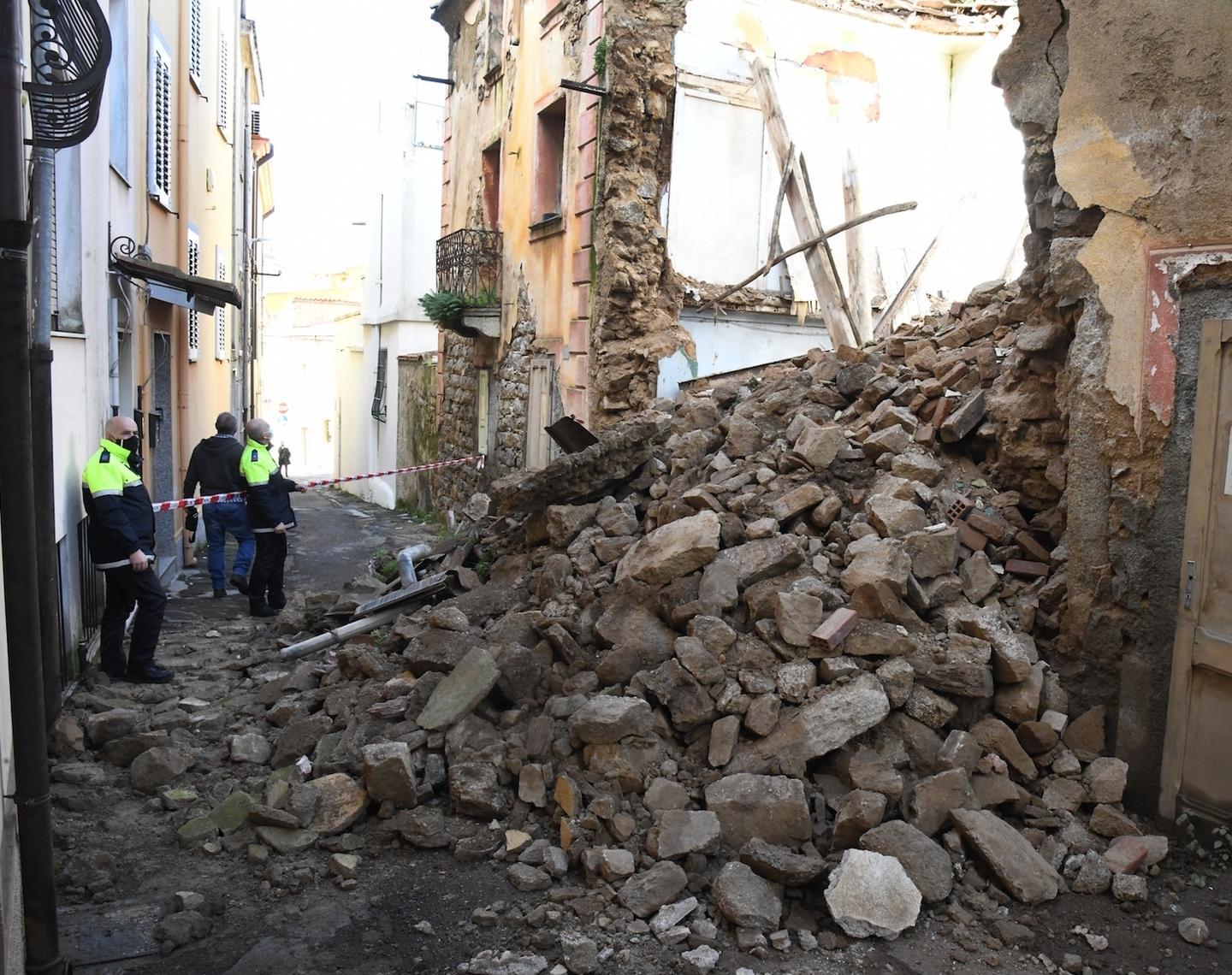 Crolla una casa abbandonata 