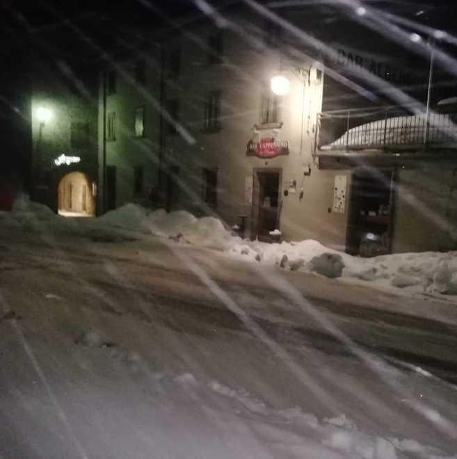 Tornano i fiocchi di neve in Garfagnana e sulle Pizzorne: timori per il ghiaccio 