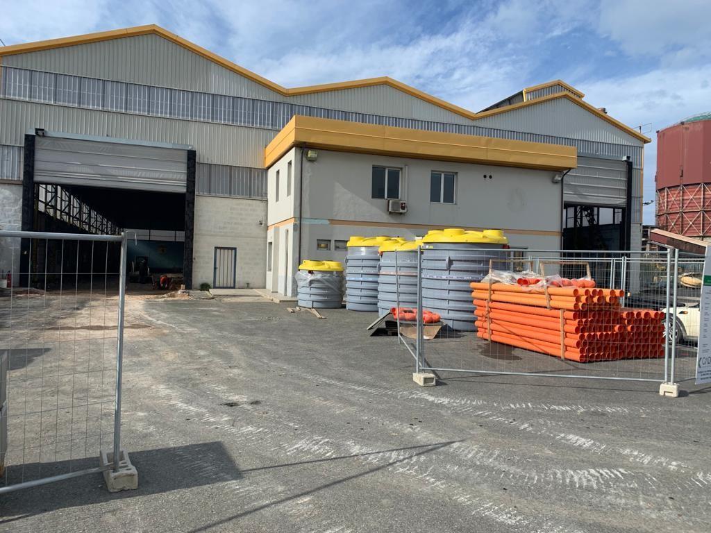 Il capannone da 2600 metri quadrati acquistato sul porto da Agroittica