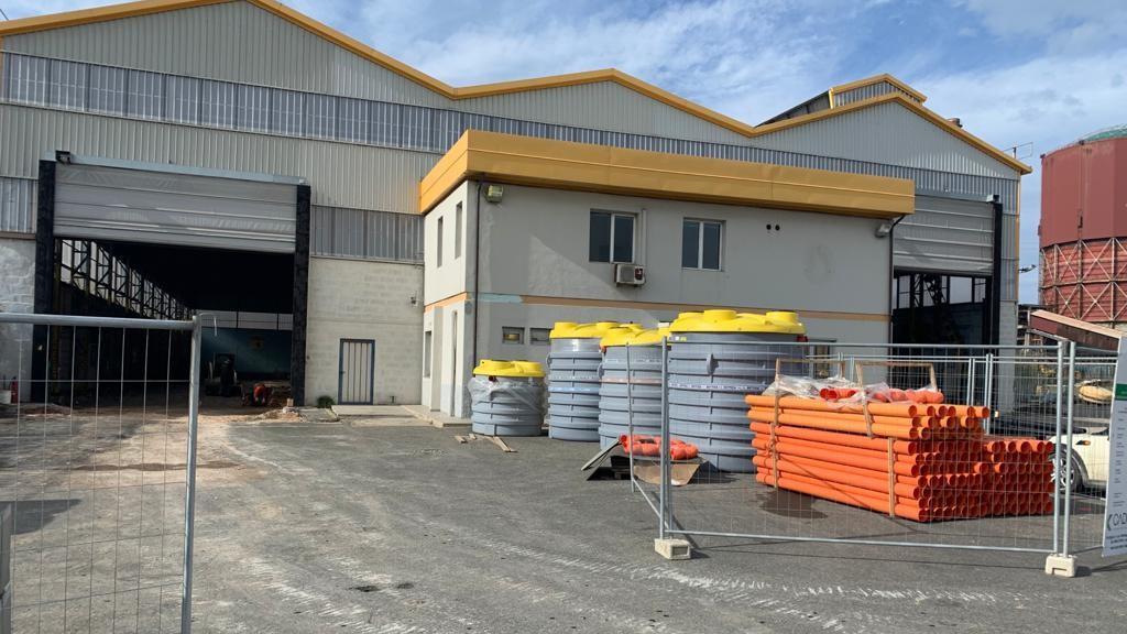 Il capannone da 2600 metri quadrati acquistato sul porto da Agroittica