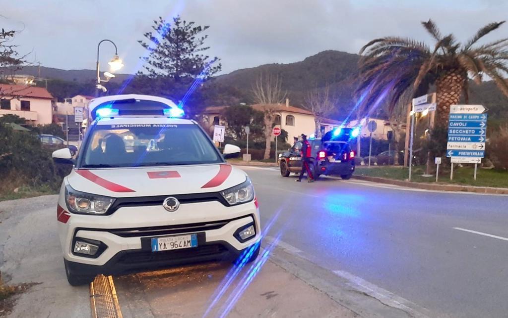 Un posto di blocco tra La Pila e Procchio