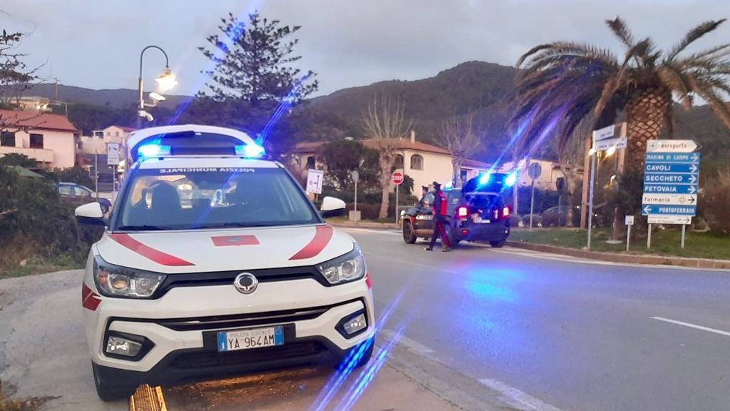 Un posto di blocco tra La Pila e Procchio