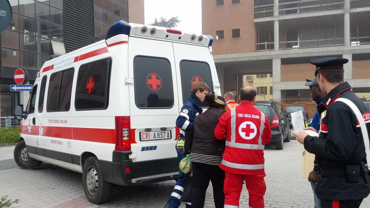 Al volante ubriaco finisce per schiantarsi, via patente e auto a un 47enne