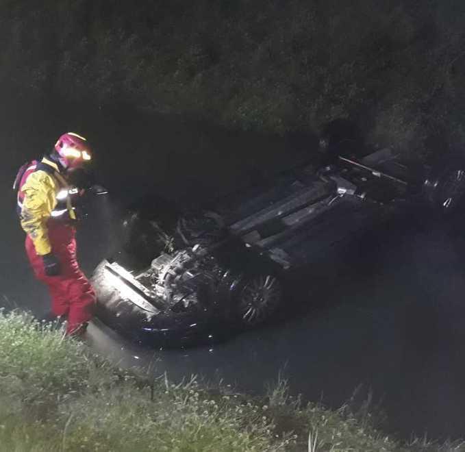 Morì a 20 anni nell’auto capovolta nel canale. Ora una denuncia in procura: «Ci fu omissione» 