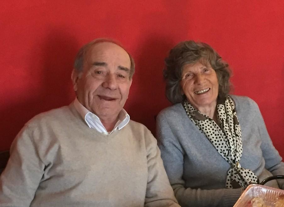 Il San Valentino dei reggiani: «Dopo 64 anni di matrimonio mi porta ancora le margherite» 