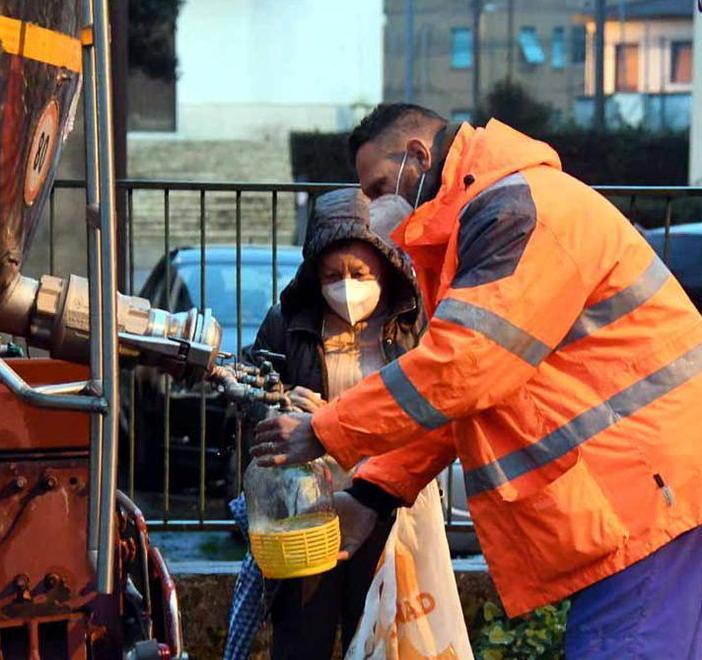 Bottigliette a scuole e asili L’Opa preleva acqua dal monte