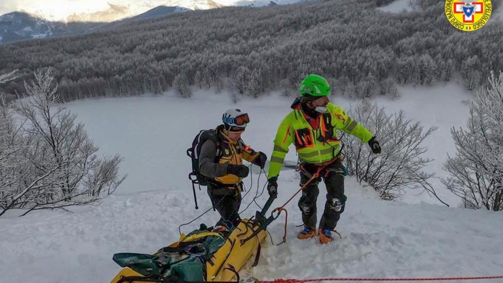 Muore trascinato a valle da una valanga sul Monte Giovo, ferito anche l’amico di Casalgrande