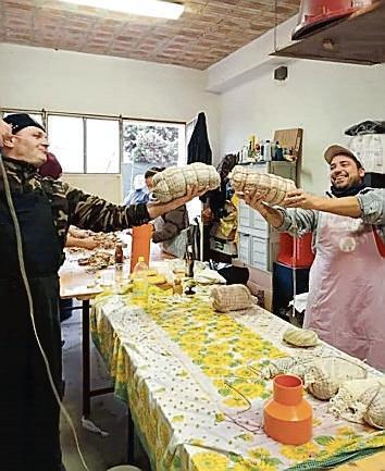“I ciccioni” di Pontelangorino spopolano in rete con la buona tavola