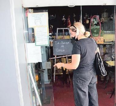 La porta forzata alla Bottega del canale