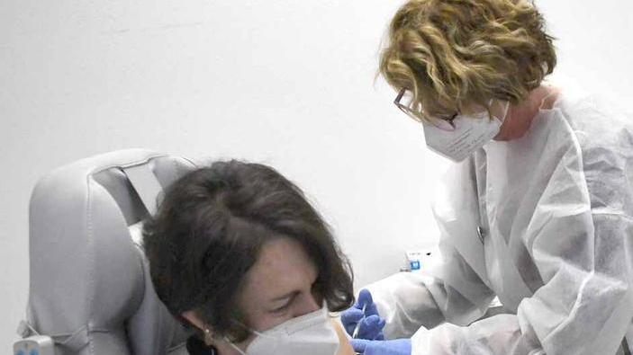 AstraZeneca, riaperte le agende Via alle vaccinazioni per over 80