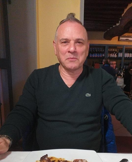 Tanti amici ai funerali dell’ex insegnante 