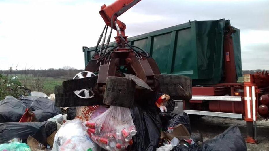 Rimossi cento quintali di rifiuti con 2 camion