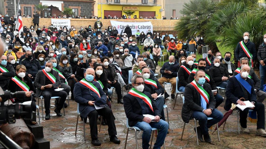 Grande folla al museo, Cabras si ribella