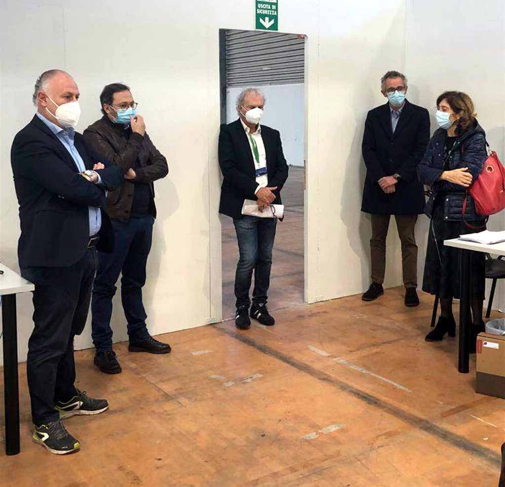 Il presidente Gianni Lorenzetti e il sindaco di Massa Francesco Persiani negli spazi di CarraraFiere