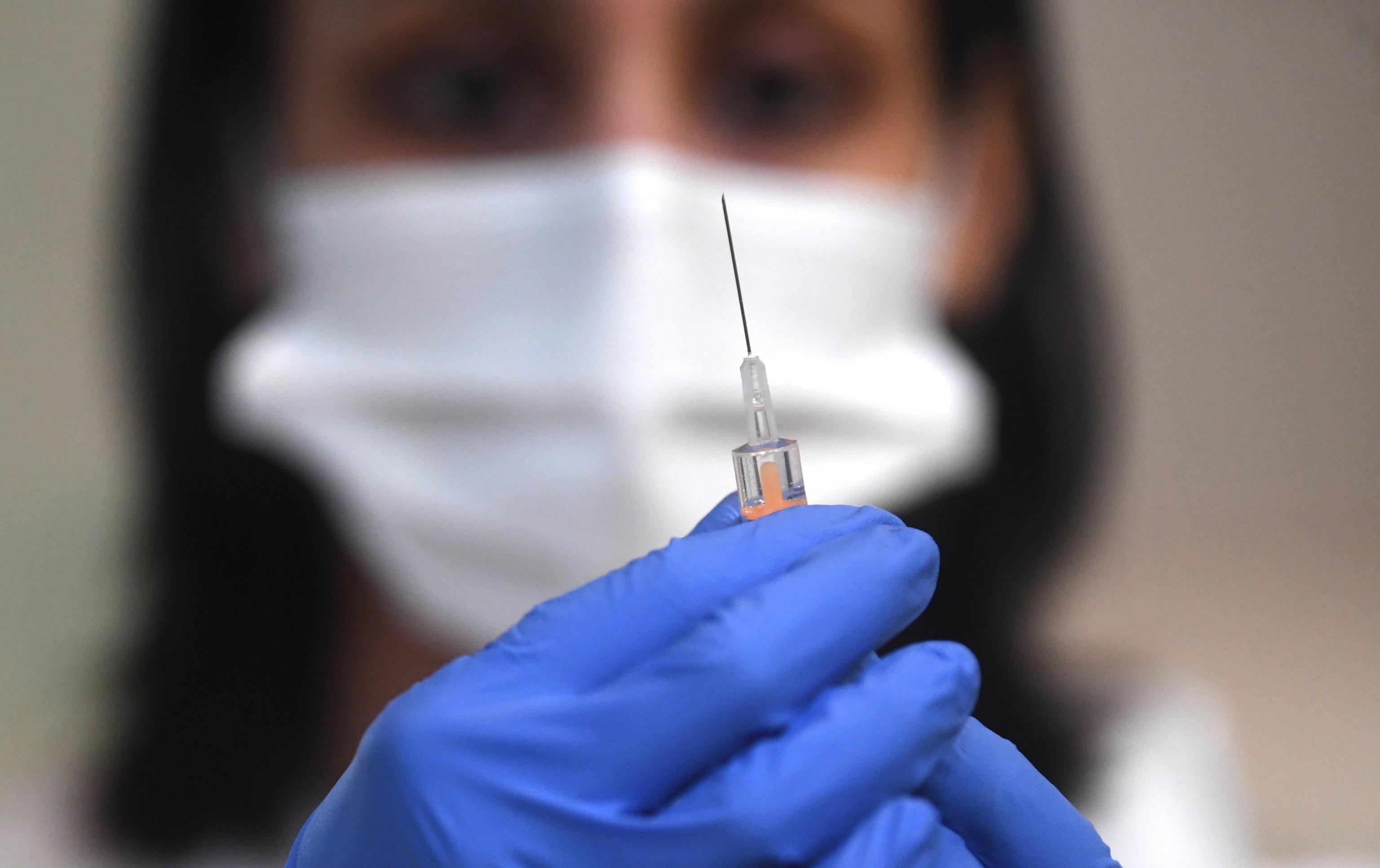 Vaccini in Sardegna, da oggi AstraZeneca per gli operatori del 118