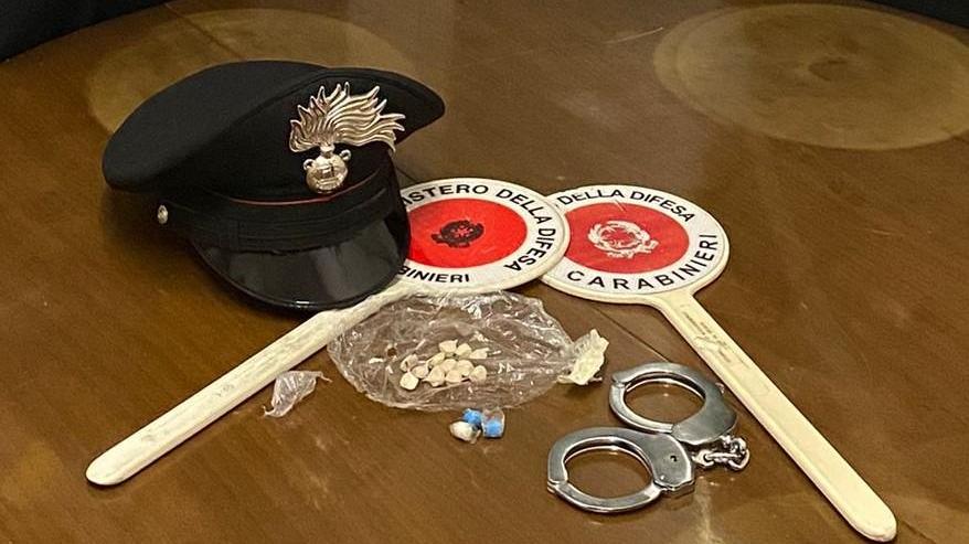 Ferrara, eroina e cocaina in casa: arrestato 23enne