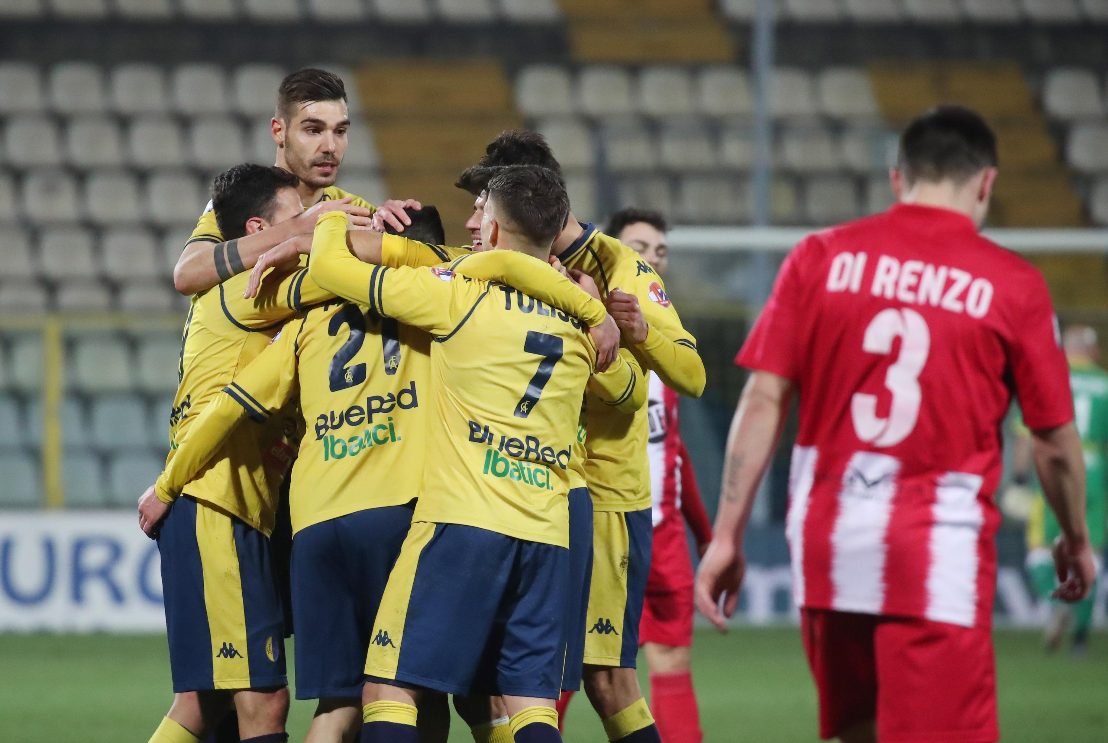 Il Modena cala un poker e batte il Matelica