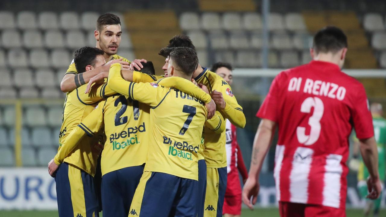 Il Modena cala un poker e batte il Matelica