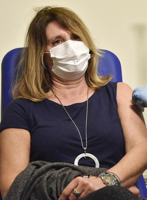 Vaccinati 500 insegnanti, stamani i primi sei anziani