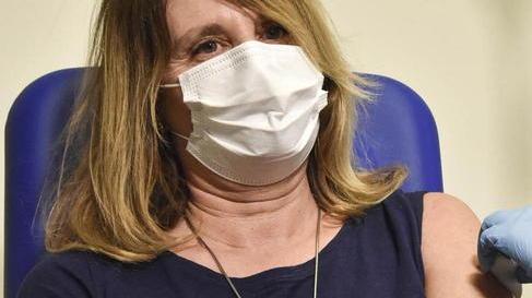 Vaccinati 500 insegnanti, stamani i primi sei anziani