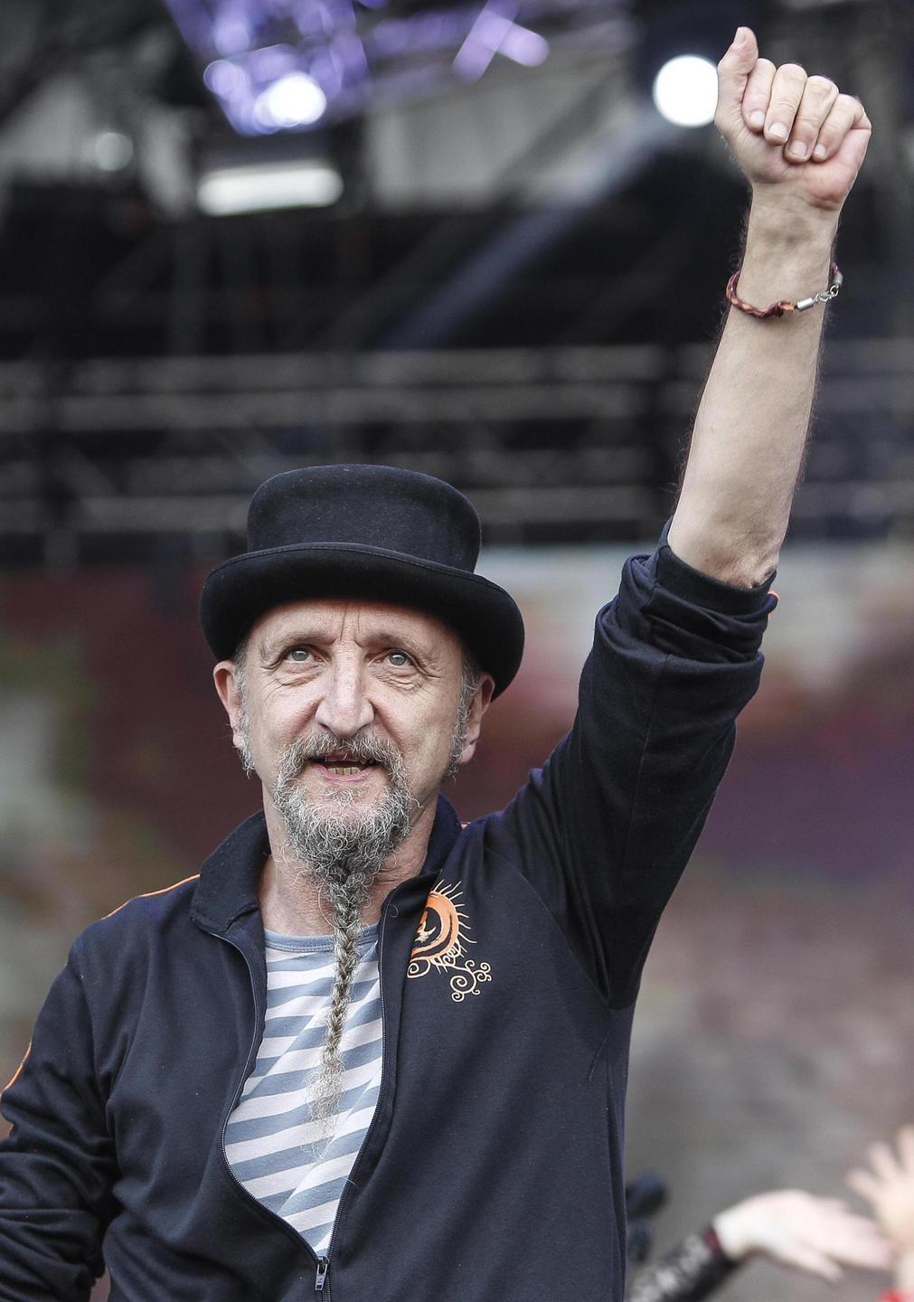 Addio Erriquez, volto e anima della Bandabardò 