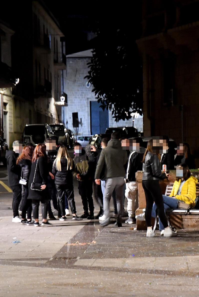 Piazza Eleonora e va Dritta, uno “struscio” temperato