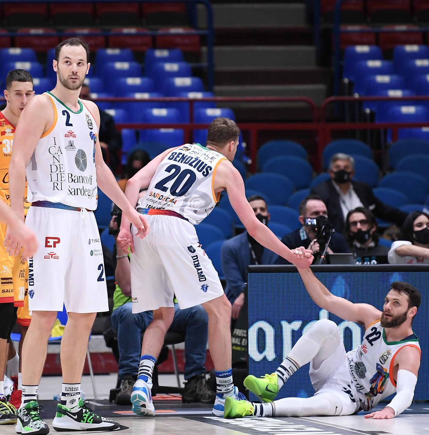 Bendzius e Gentile durante la gara di Coppa contro Pesaro