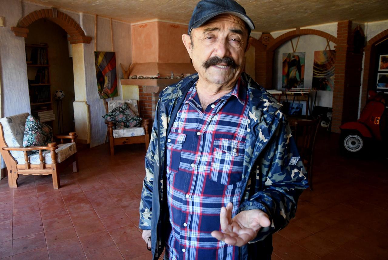 Zia Ciccitta e Sanremo: il mondo del clown nuragico Benito Urgu 