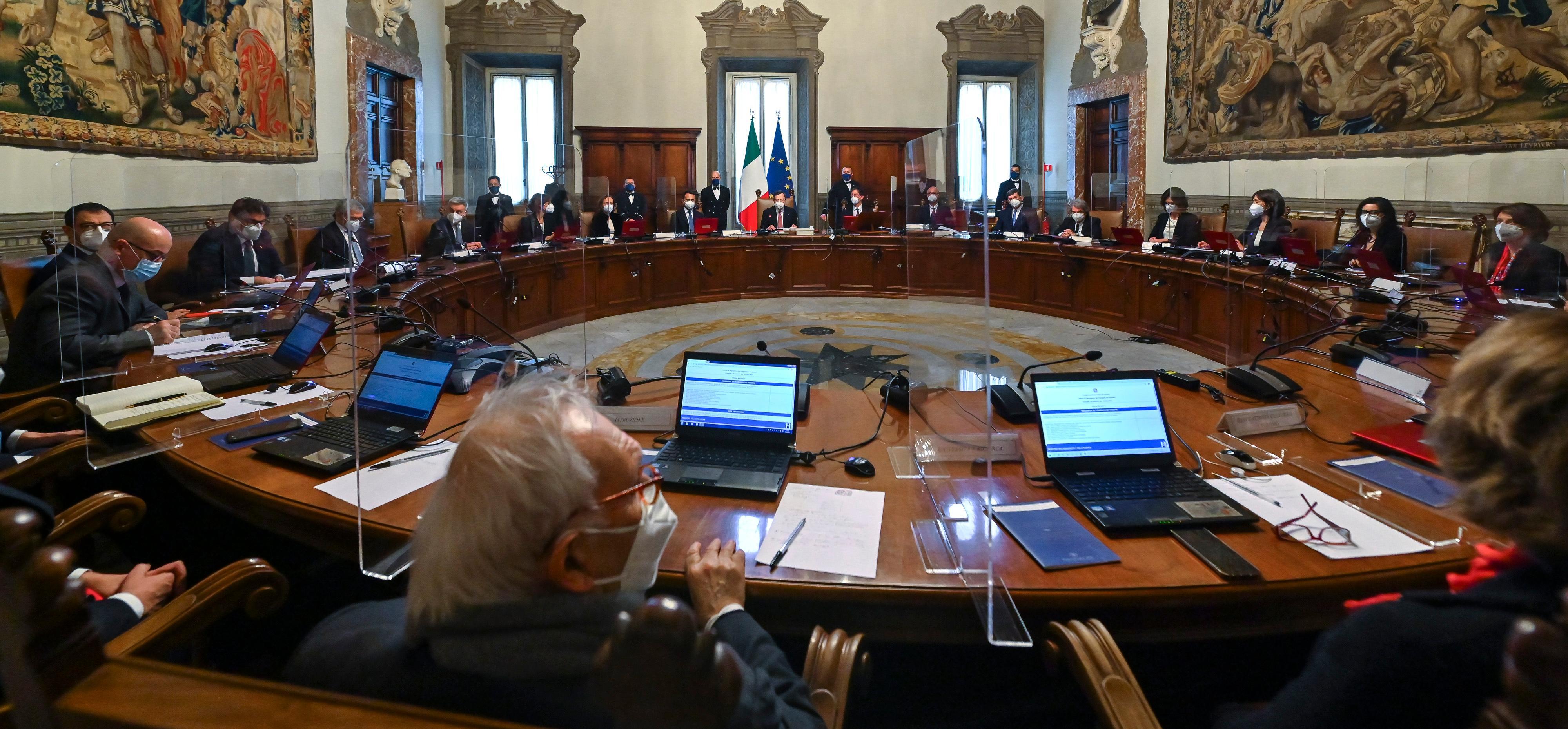 La prima riunione del Consiglio dei ministri di Mario Draghi
