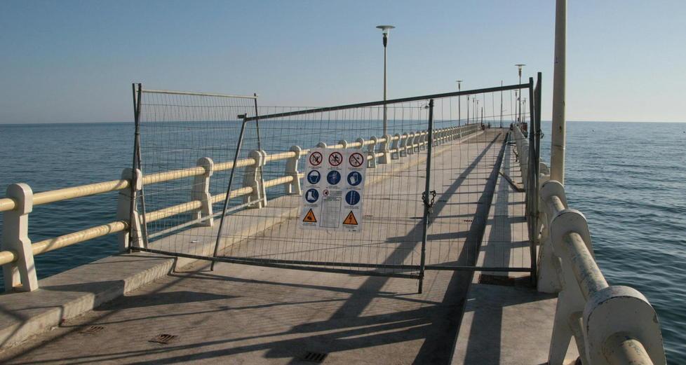 L’ultimo tratto del pontile chiuso per l’apertura dei cantieri nel febbraio del 2019
