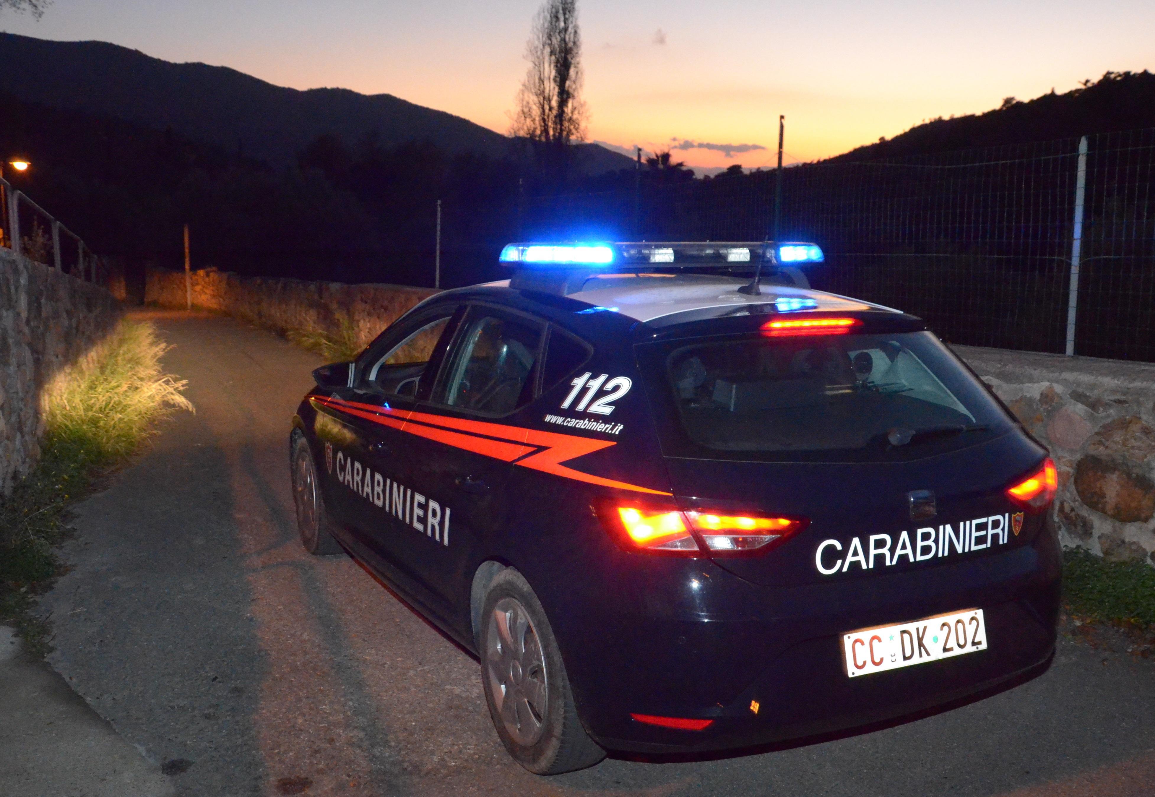 Quindici cacciatori sorpresi a cenare in un casolare violando le norme anti-covid: tutti multati