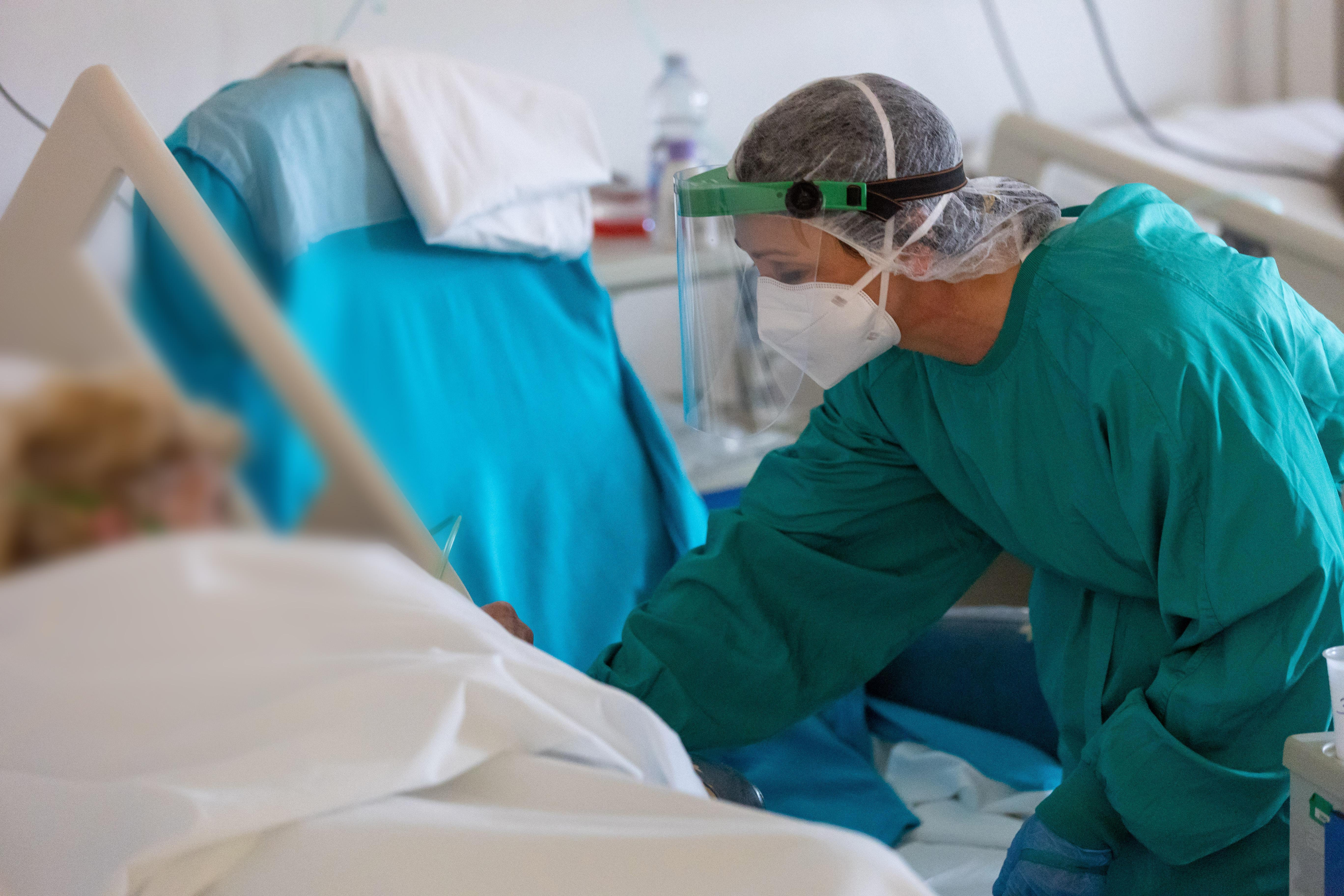 Tre decessi con covid nel Ferrarese, un anziano resisteva da Natale