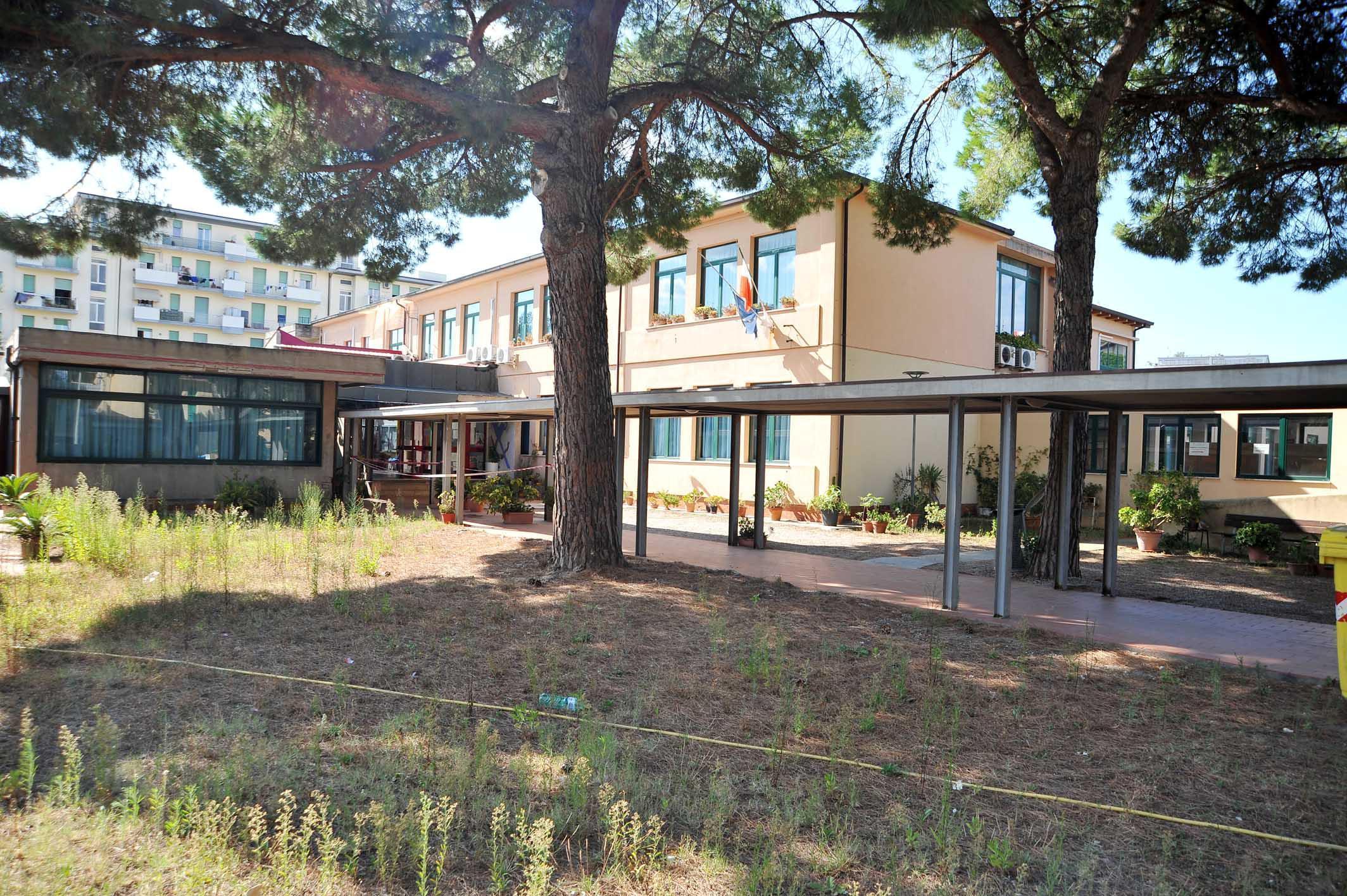 Covid nelle scuole, chiuse fino al 26 febbraio le medie di viale Elba e l'asilo di Carpani 