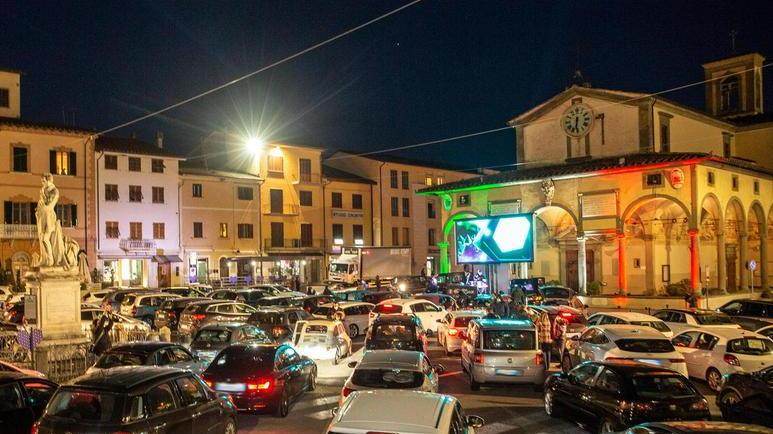 Drive-in per San Valentino, altro successo di Dottor Sax dopo il “Babbo Natale in tour”