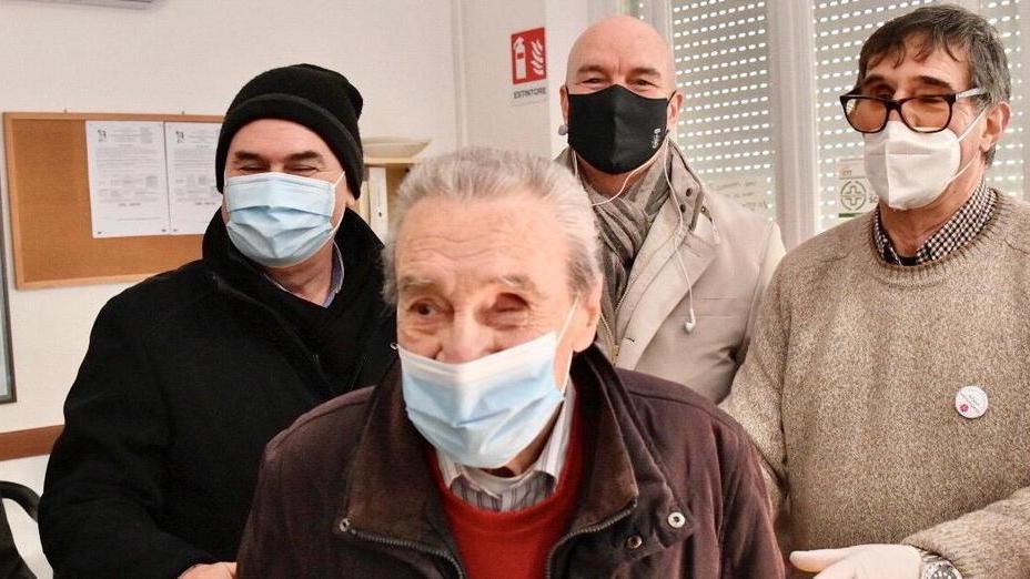 Severino e Luisa vaccino di coppia dopo oltre 60 anni di matrimonio