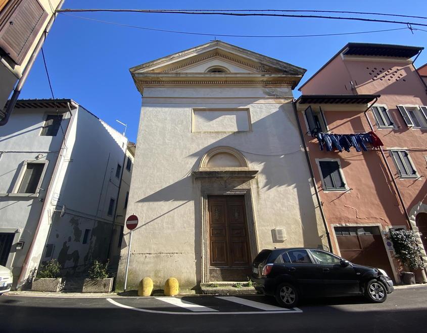 Lo stemma araldico sparito dalla chiesa ritrovato in vendita dagli 007 dell’arte 