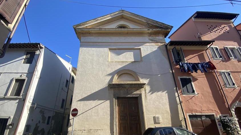 Lo stemma araldico sparito dalla chiesa ritrovato in vendita dagli 007 dell’arte