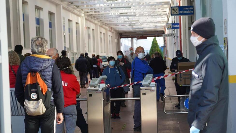 Piaggio e mascherine, sospeso lo sciopero di 15 minuti a fine turno