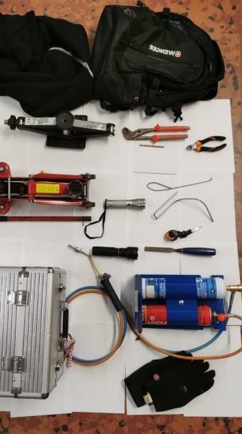 Furti nei garage, usavano la fiamma ossidrica 
