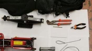 Furti nei garage, usavano la fiamma ossidrica