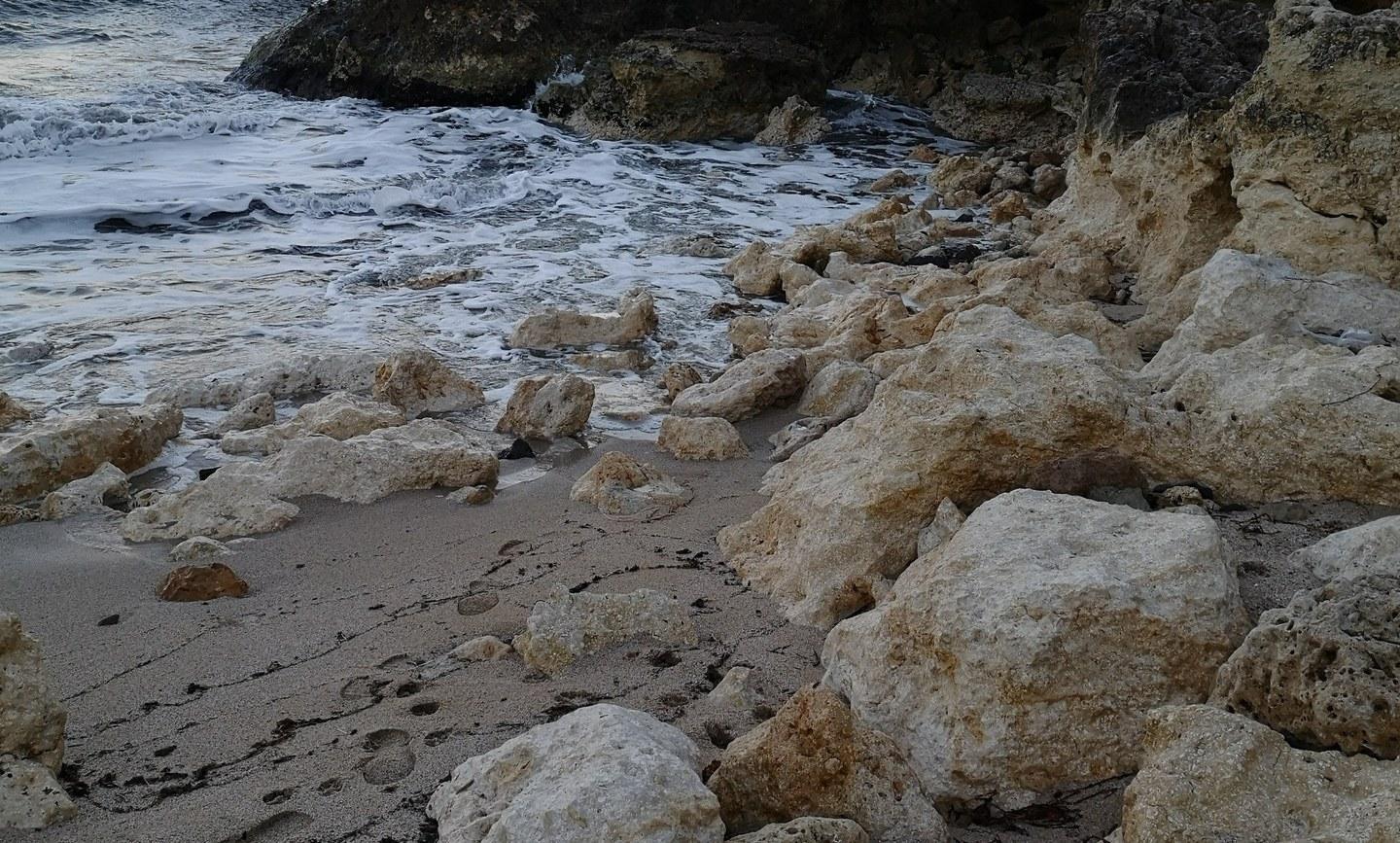 Il grecale ha spazzato via la sabbia