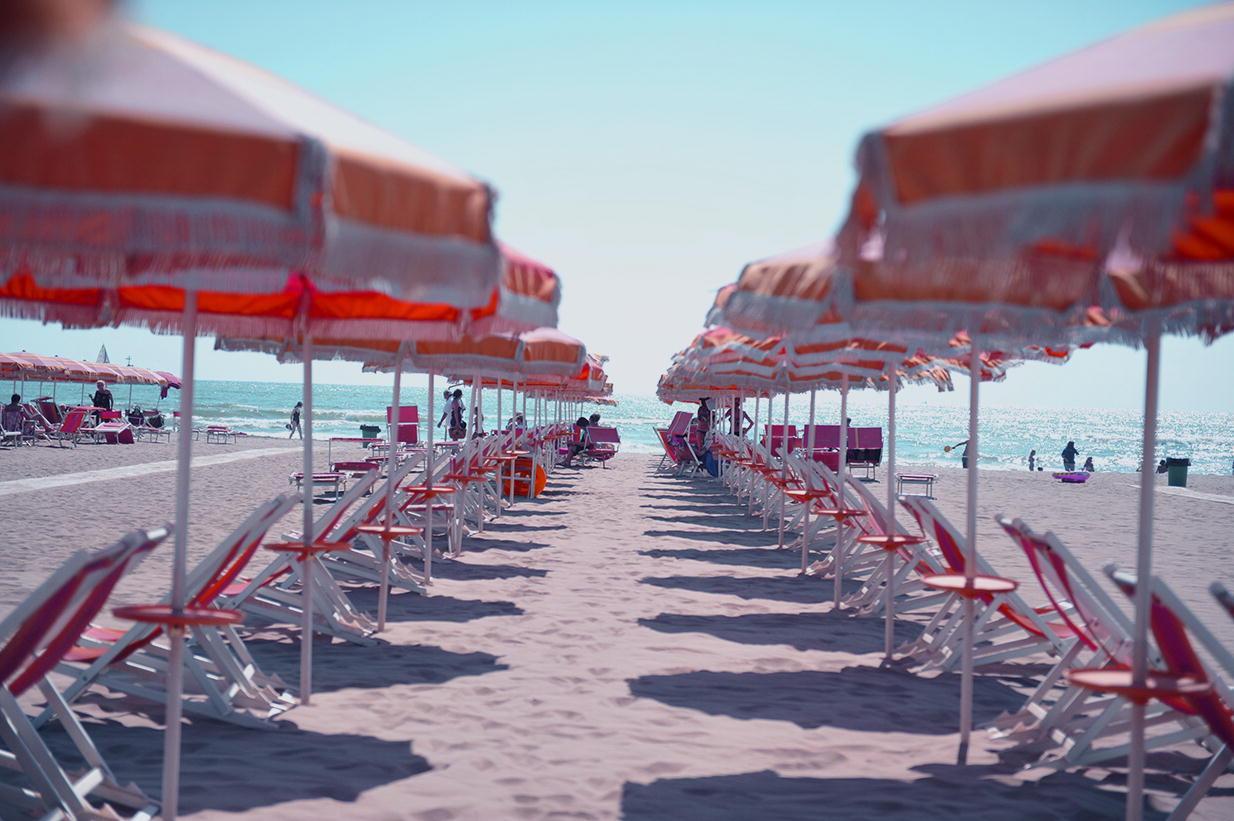 Stagionali nel turismo, dalla Maremma alla Versilia solo oltre 100 i posti: chi assume e come farsi avanti