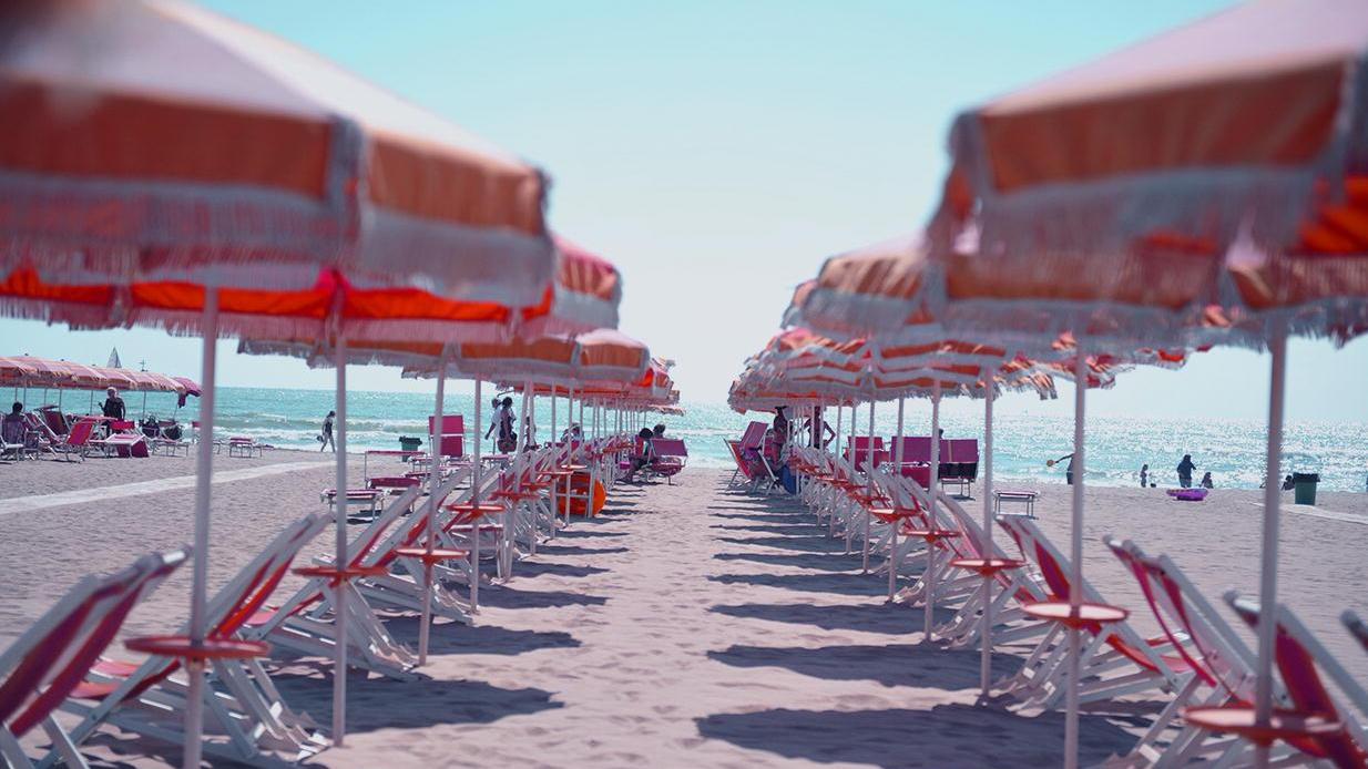 Stagionali nel turismo, dalla Maremma alla Versilia solo oltre 100 i posti: chi assume e come farsi avanti