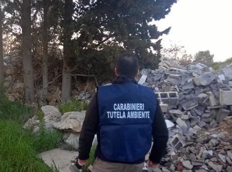 Un carabiniere del Noe all'opera (foto d'archivio)