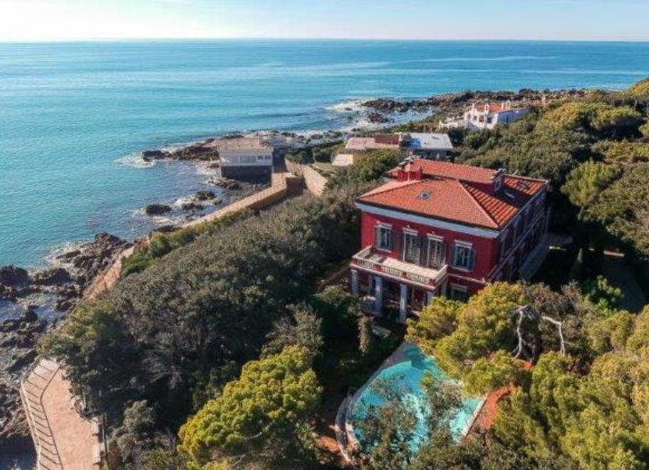 Villa Libeccio sul lungomare che conduce a Punta Righini