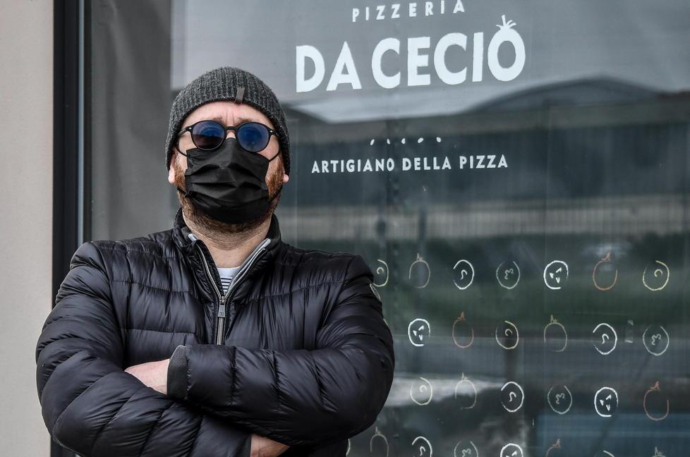Titolare di una pizzeria sfida la pandemia, si allarga e assume: «Così sfido la crisi» 